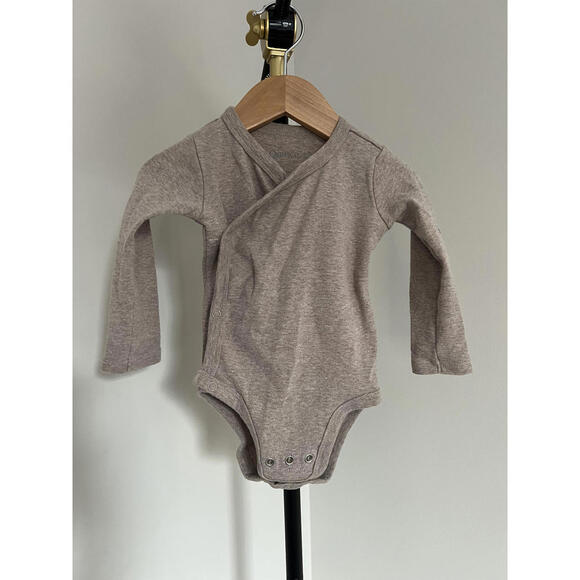 Quince 100% Organic Cotton Long Sleeve Snap Over Bodysuit Bundle (2) - Picture 6 of 8